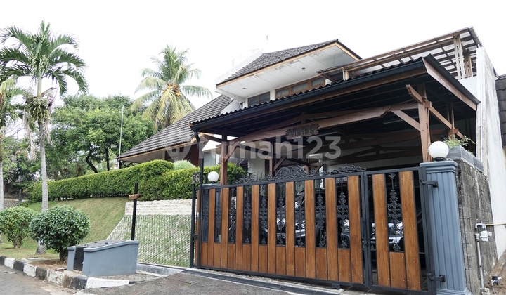 Rumah Mewah Hoek Semi Furnished di Villa Duta Kota Bogor