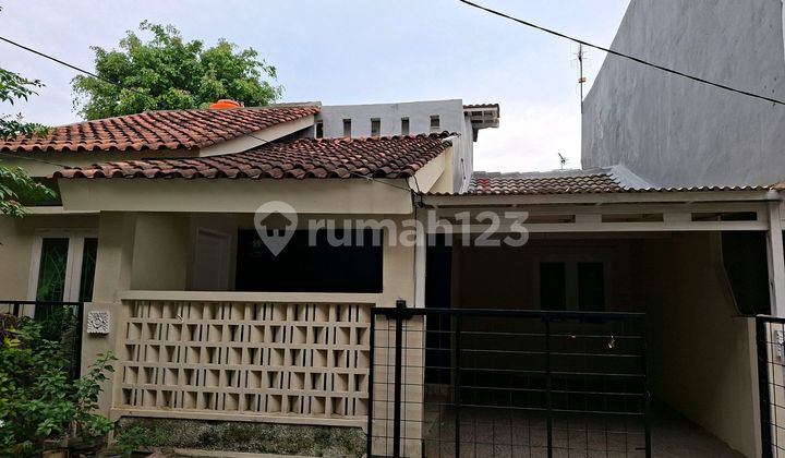 Rumah Siap.huni Cantik Ada Rooftop Bebas Banjir Dekat Lapangan Bola
