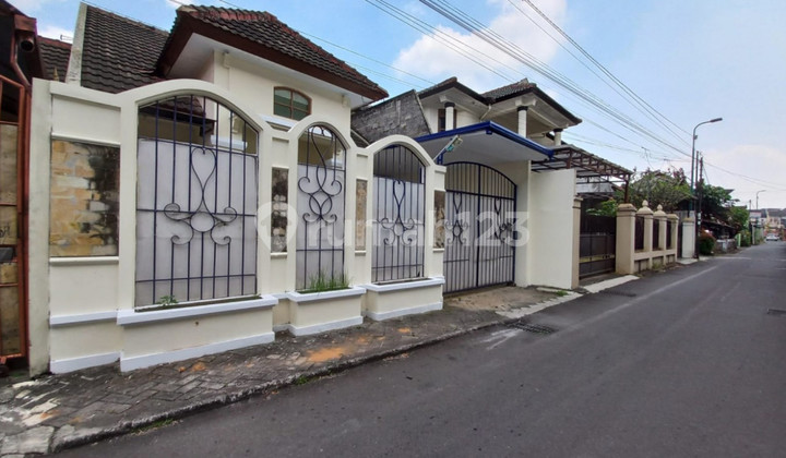 Rumah Cocok Untuk Keluarga Besar Dekat SMA 2 Tegalrejo, Yogyakarta Rumah Cocok Untuk Keluarga Besar Dekat SMA 2 Tegalrejo, Yogyakarta