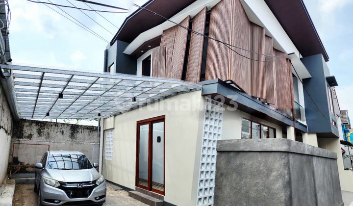 Rumah 2 lantai dalam Perum Lokasi Strategis Diarea Seturan Caturtunggal Depok Sleman