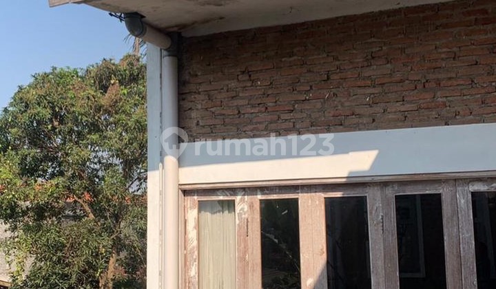 Classic House with Commercial Space Bonus in Depok Sleman 2