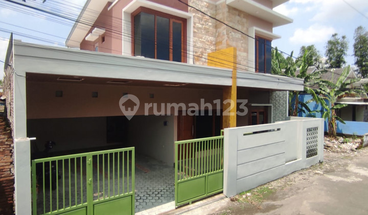 Luxury House Ready to Occupied Strategic Location 2