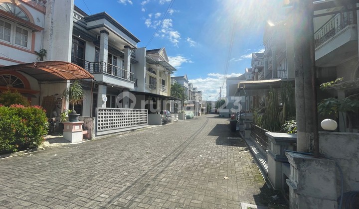2-Story House in Casa Del Espana Housing Complex, Mlati, Sleman 2