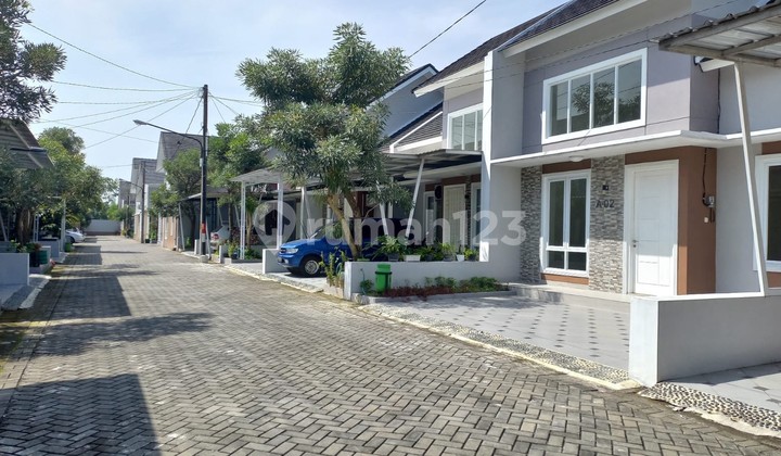HOUSE IN GRIYA PURWO INDAH RESIDENCE HOUSING ESTATE, KALASAN, SLEMAN 2