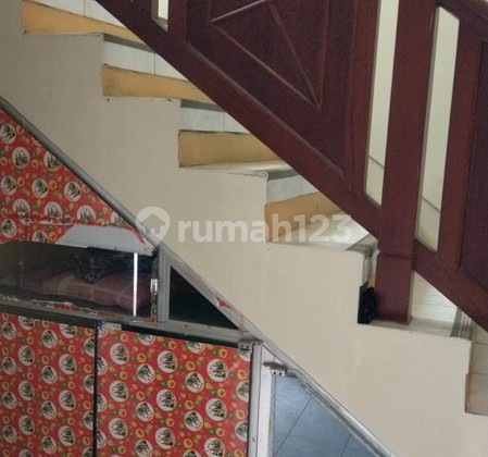 Disewakan Rumah Tinggal 2 Lantai Strategis di Perum. Griya Perwita Asri, Ringroad Utara 2