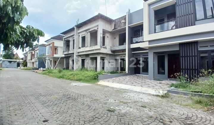Hunian Modern 2 Lantai Didalam Perum Lokasi Strategis & Nyaman, Sariharjo, Ngaglik, Sleman Hunian Modern 2 Lantai Didalam Perum Lokasi Strategis & Nyaman, Sariharjo, Ngaglik, Sleman