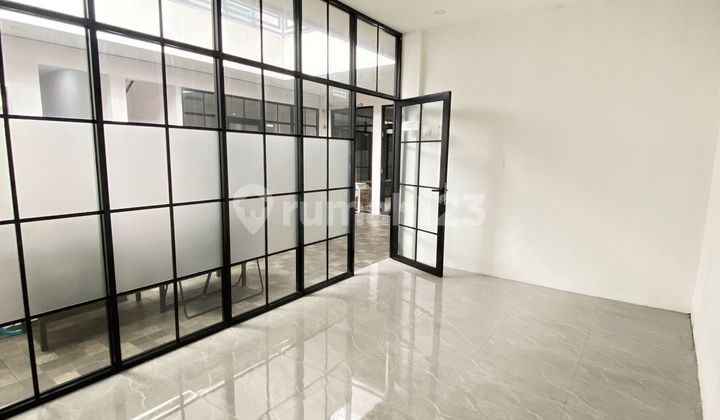 Dijual Rumah Usaha Siap Pakai Lokasi Strategis