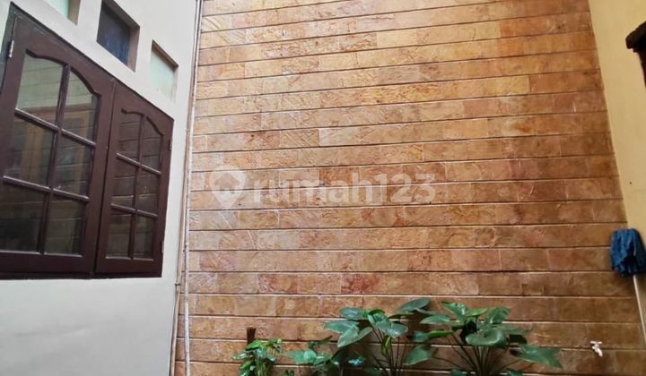 For Quick Sale !! Beautiful Move-In Ready House in Tanjung Duren - West Jakarta 2