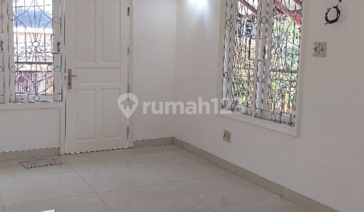 Dijual Murah !! Rumah Hook Lokasi Strategis Tanjung Duren - Jakarta Barat 2