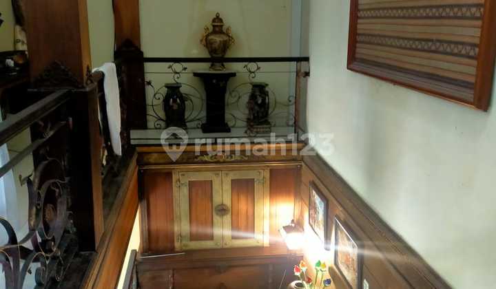 Rumah 2 Lantai Asri di Jl Mugas Semarang Selatan 2