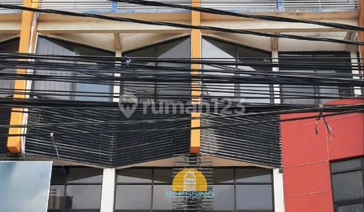 3-Storey Shop House Strategic Location Suitable for Business 1