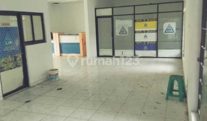 Bangunan Luas Pinggir Jalan Lokasi Strategis 2