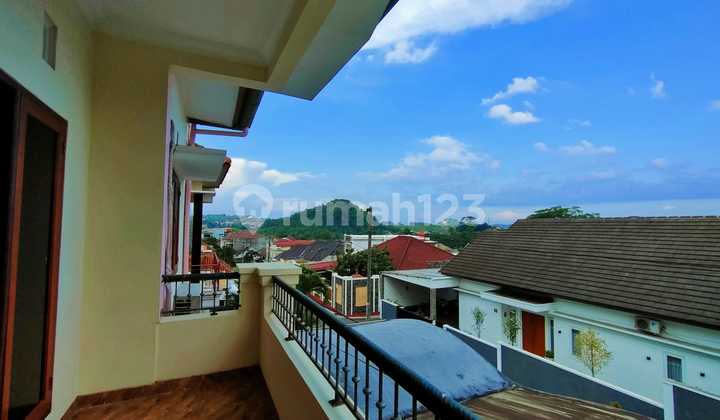 Rumah 2 Lantai Siap Huni Bangunan Bagus Dan Terawat View Gunung 2