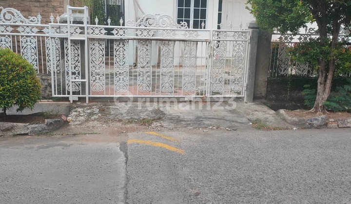 For Sale Rare Hook House Strategic Location For Business