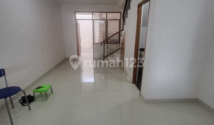 Disewa / Dijual Murah Rumah 2 Lantai di Area Pegangsaan 2 Klp Gading Disewa / Dijual Murah Rumah 2 Lantai di Area Pegangsaan 2 Klp Gading