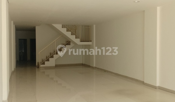 For Rent: Row of Shops/ Can Be Used as Warehouse, Strategic Location on Main Road