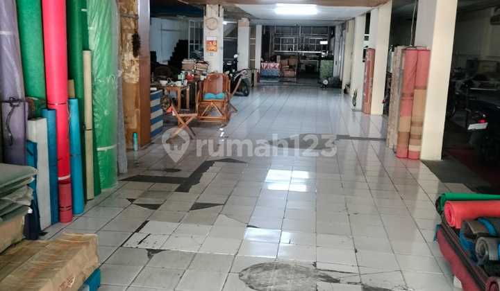 For Rent: Adjoined Shophouse in Commercial Area Near Pasar Baru