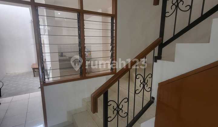 Disewa / Dijual Murah Rumah 2 Lantai di Area Pegangsaan 2 Klp Gading 2