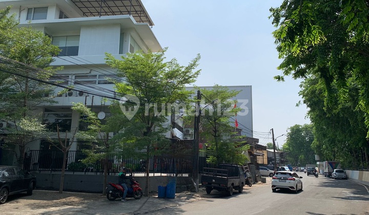 For Rent Building/Shop House Still Operating Strategic Location Suitable for Cafe, Office, Restaurant, Skin Care, Clinic, Warehouse, etc. 2