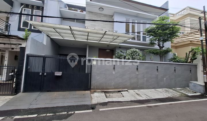 Rumah Bagus Terawat Dan Siap Huni Di Jln. Cempaka Putih Tengah