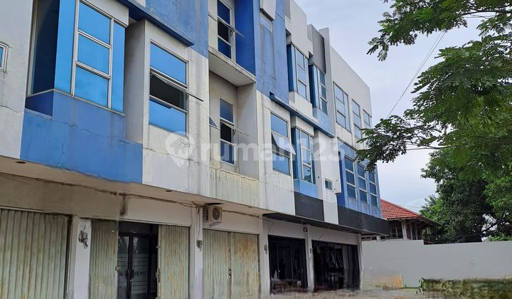 For Sale, Shop House, Prime Location on Main Road, Suitable for Business 2