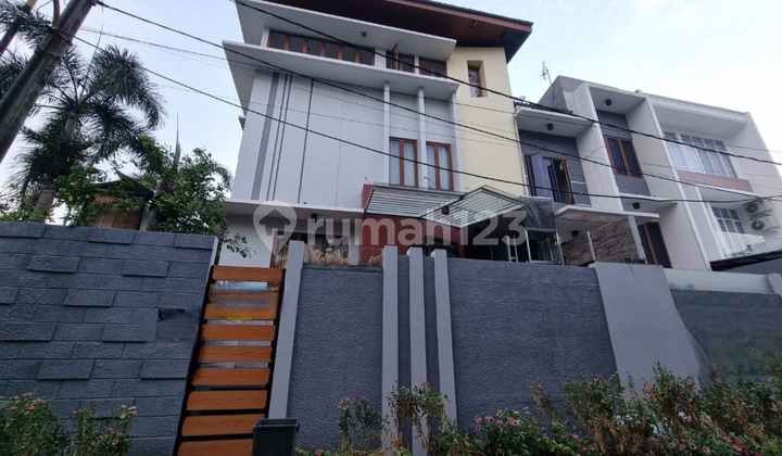 For sale. Quick. Wide Road Hook House Kelapa Gading.