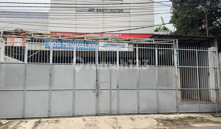 Ruang-Usaha, di Kranggan