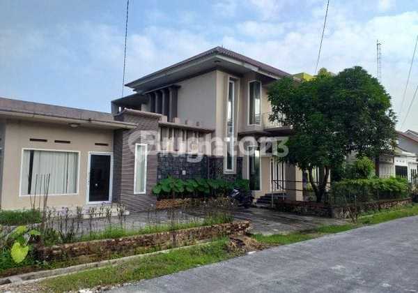 For Sale: Sturdy and Serene House at Rp. 1.8 Billion Negotiable, Specially Designed with Plans for a Swimming Pool (Not Yet Tiled), Foundation and Reinforcement Meet Building Structure Standards, All Bedrooms Have Built-in Wardrobes, AC, and Bathrooms, Kitchen Set, Black Drop TV, Glass-Fronted Cabinet. For Sale: Sturdy and Serene House at Rp. 1.8 Billion Negotiable, Specially Designed with Plans for a Swimming Pool (Not Yet Tiled), Foundation and Reinforcement Meet Building Structure Standards, All Bedrooms Have Built-in Wardrobes, AC, and Bathrooms, Kitchen Set, Black Drop TV, Glass-Fronted Cabinet.