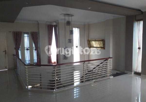 For Sale: Sturdy and Serene House at Rp. 1.8 Billion Negotiable, Specially Designed with Plans for a Swimming Pool (Not Yet Tiled), Foundation and Reinforcement Meet Building Structure Standards, All Bedrooms Have Built-in Wardrobes, AC, and Bathrooms, Kitchen Set, Black Drop TV, Glass-Fronted Cabinet. For Sale: Sturdy and Serene House at Rp. 1.8 Billion Negotiable, Specially Designed with Plans for a Swimming Pool (Not Yet Tiled), Foundation and Reinforcement Meet Building Structure Standards, All Bedrooms Have Built-in Wardrobes, AC, and Bathrooms, Kitchen Set, Black Drop TV, Glass-Fronted Cabinet.