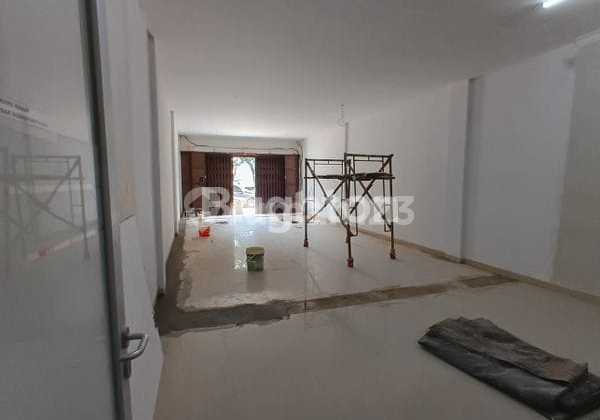 3-Story Attached Shophouse for Sale Rp. 5.6 Billion in Arifin Ahmad Business Area, Pekanbaru