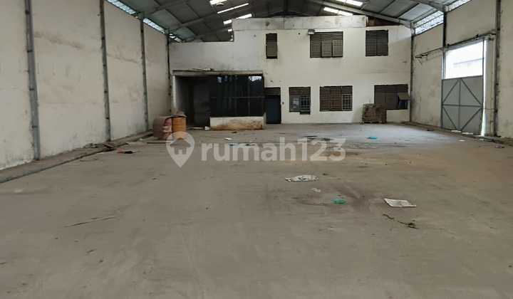 Warehouse With Extensive Land Warehouse With Extensive Land