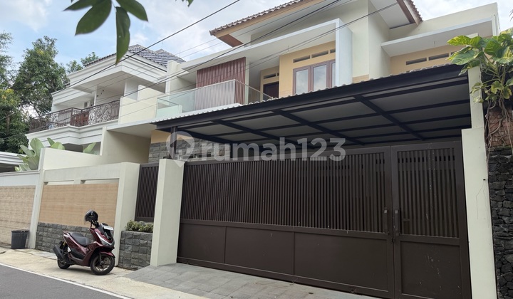 Rumah Mewah 2 Lt Baru Dekat Fave Hotel Manahan Solo