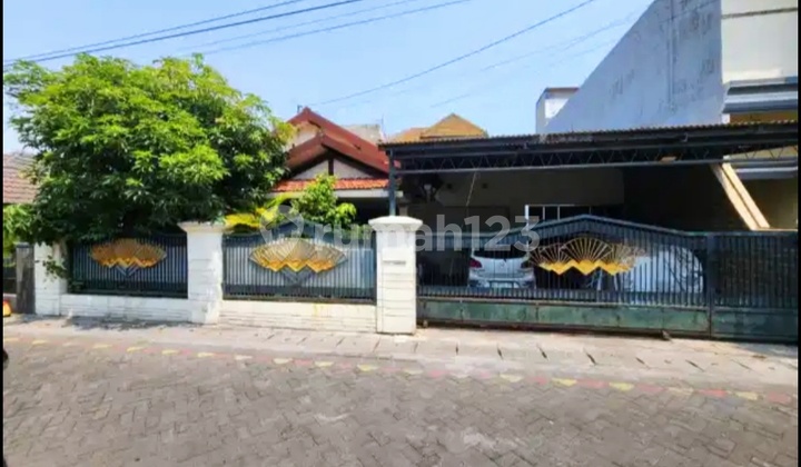 Dijual Rumah Klasik Tenggilis bisa untuk Kos Kosan