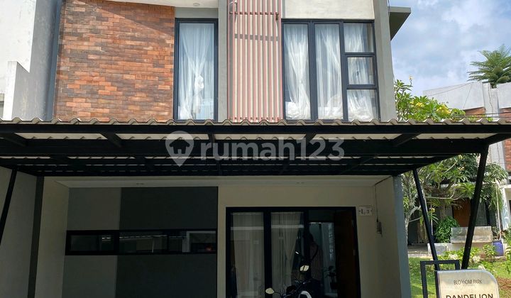 Rumah Dua Lantai Ready Stock