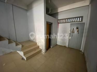 Cheapest 3½ Story Shop House Ready to Occupancy Strategic Location Jl. Yos Sudarso 2