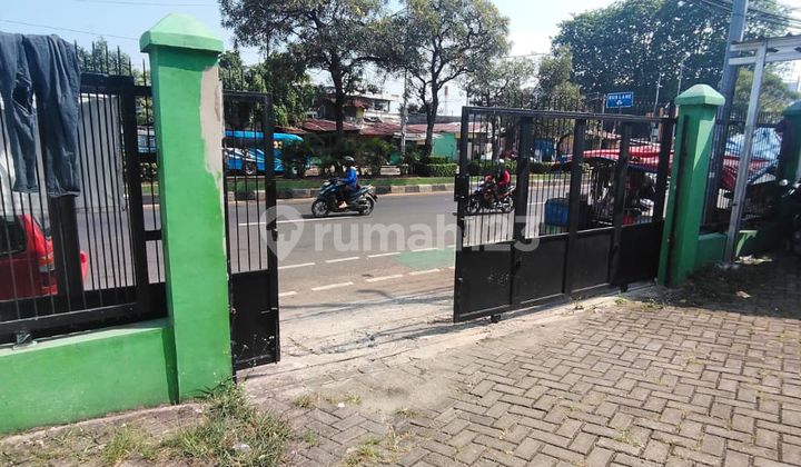 For Sale: 1-Story Shop House and 11-Unit Boarding House on Cut Mutia Street, East Bekasi. 2