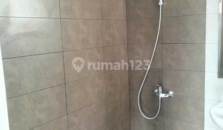Di sewakan Murah sekalai Rumah baru di sumarecon crown Gading Bekasi 2