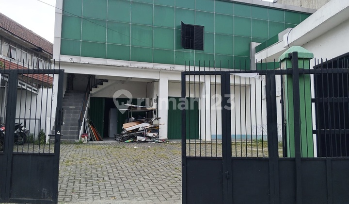For Sale: 1-Story Shop House and 11-Unit Boarding House on Cut Mutia Street, East Bekasi. 1