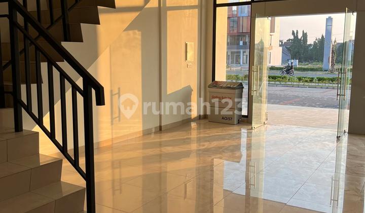 For rent 1 unit of Shop House in SCG Summarecon Crown Bekasi.