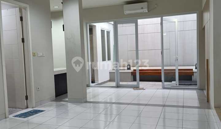 Rumah Bagus Semi Furnished Dekat Clubhouse Di Cluster Acasia, Summarecon Bekasi, Bekasi 2