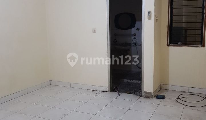 For Rent 2.5-Story Shop House in Buaran, East Jakarta 2