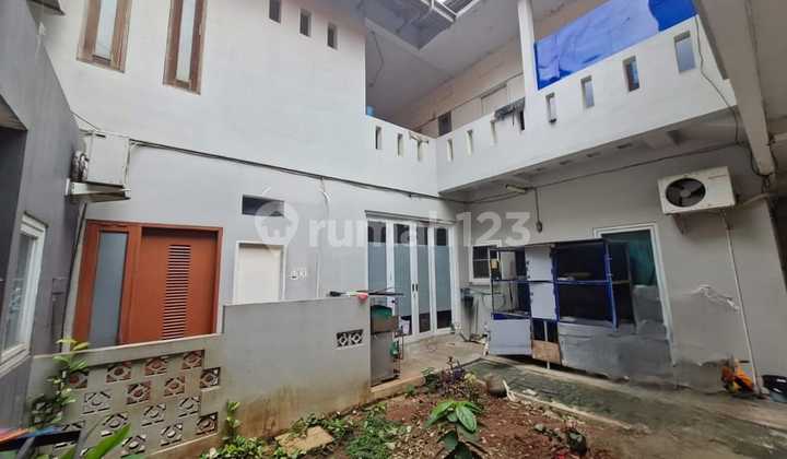 DIJUAL CEPAT! Kost Eksklusif 28 Kamar Full AC Lokasi Premium Gatot Subroto, Jakarta - Potensi Passive Income Tinggi! DIJUAL CEPAT! Kost Eksklusif 28 Kamar Full AC Lokasi Premium Gatot Subroto, Jakarta - Potensi Passive Income Tinggi!