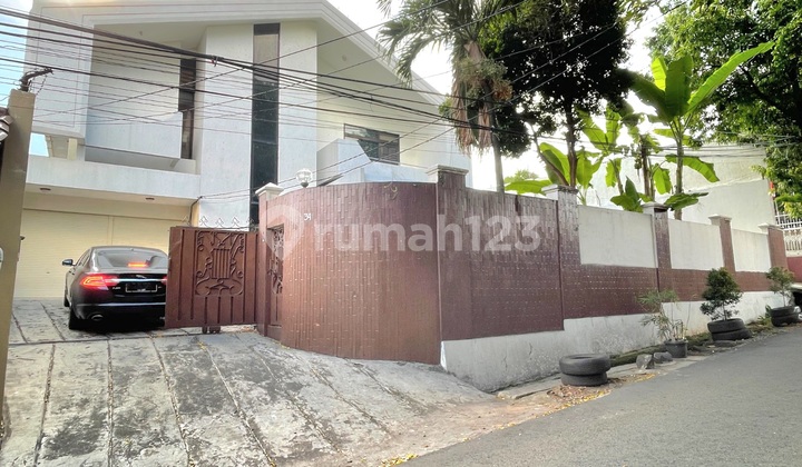 Rumah Mewah 2 Lantai Ada Swimming Pool di Kemang Jakarta Selatan