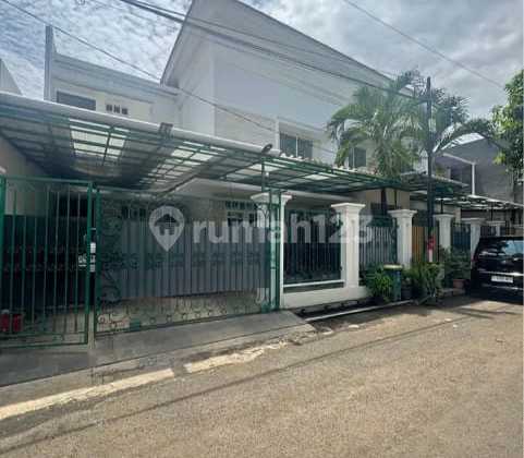 Second-hand house for sale, ready to occupy in Rawamangun, East Jakarta.