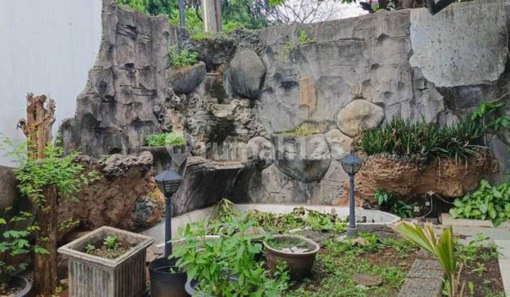 Dijual Rumah Mewah Besar Pinggir Jalan Raya di Cibubur Depok 2