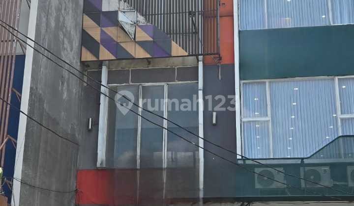 Disewakan Ruko 4 Lantai di Rawamangun Disewakan Ruko 4 Lantai di Rawamangun
