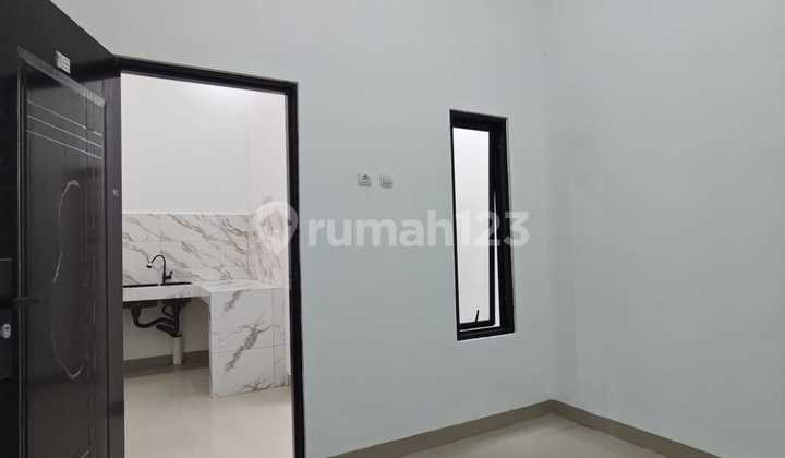 Di Jual Rumah di Taman Harapan Baru,Bebas Banjir, Jalan Lebar 2