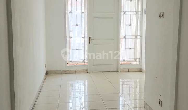 For rent, a residential house in Taman Puspa Harapan Indah, Bekasi. 2