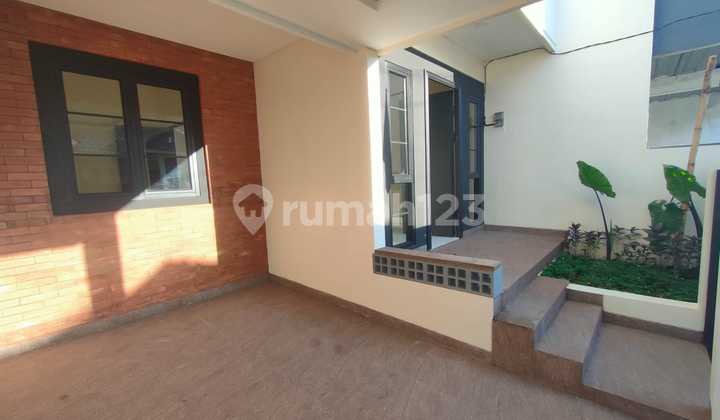 Rumah Baru Siap Huni Bangunan Kokoh, Lokasi Strategis, Asri Nyaman, Bebas Banjir, Dekat Pasar Segar Graha Bintaro, Pintu Tol di Graha Bintaro Jaya 2