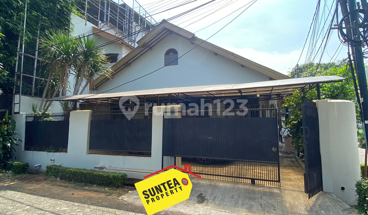 Rumah Luas di Bintaro Lokasi Strategis Dijual Murah Cocok untuk Investasi